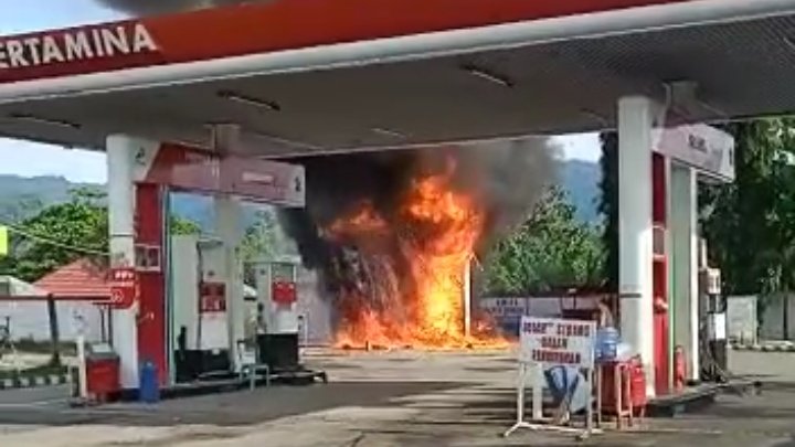 Kebakaran di SPBU Boalemo Gorontalo Satu Mobil Hardtop dan Satu Sepeda Motor Ikut Terbakar