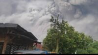 Detik-Detik Letusan Gunung Semeru Lumajang Awan Panas Keluar Gelap Gulita Suara Bergemuruh