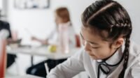 KUNCI JAWABAN SOAL Kelas 3 SD Halaman 41 Buatlah Kalimat Dengan Kata-kata Fosil BBM Mogok Bensin Energi