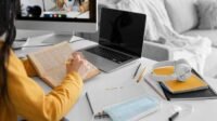 Mencari 5 Judul Cerita Fiksi Soal dan Kunci Jawaban Kelas 4 SD Tema 8 Halaman 126 127 128 129 130 131 Buku Tematik Siswa