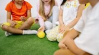 SOAL dan KUNCI JAWABAN Kelas 4 SD MI Tema 4 Halaman 11 Berbagai Pekerjaan Subtema 1 Jenis-Jenis Pekerjaan
