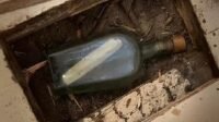 Tukang Ledeng Temukan Surat Berusia 135 Tahun dalam Botol, Isinya menakjubkan