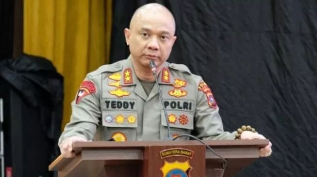 Mantan Kapolda Sumbar Teddy Minahasa. [ANTARA]