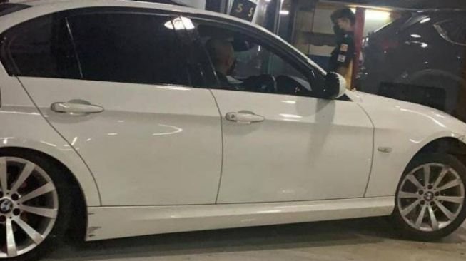 BMW kabur usai isi bensin diduga ulah mario dandy (Twitter)