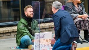 Kenapa Video Viral Mudah Menyebar? Ini Penjelasan Psikologi Sosial