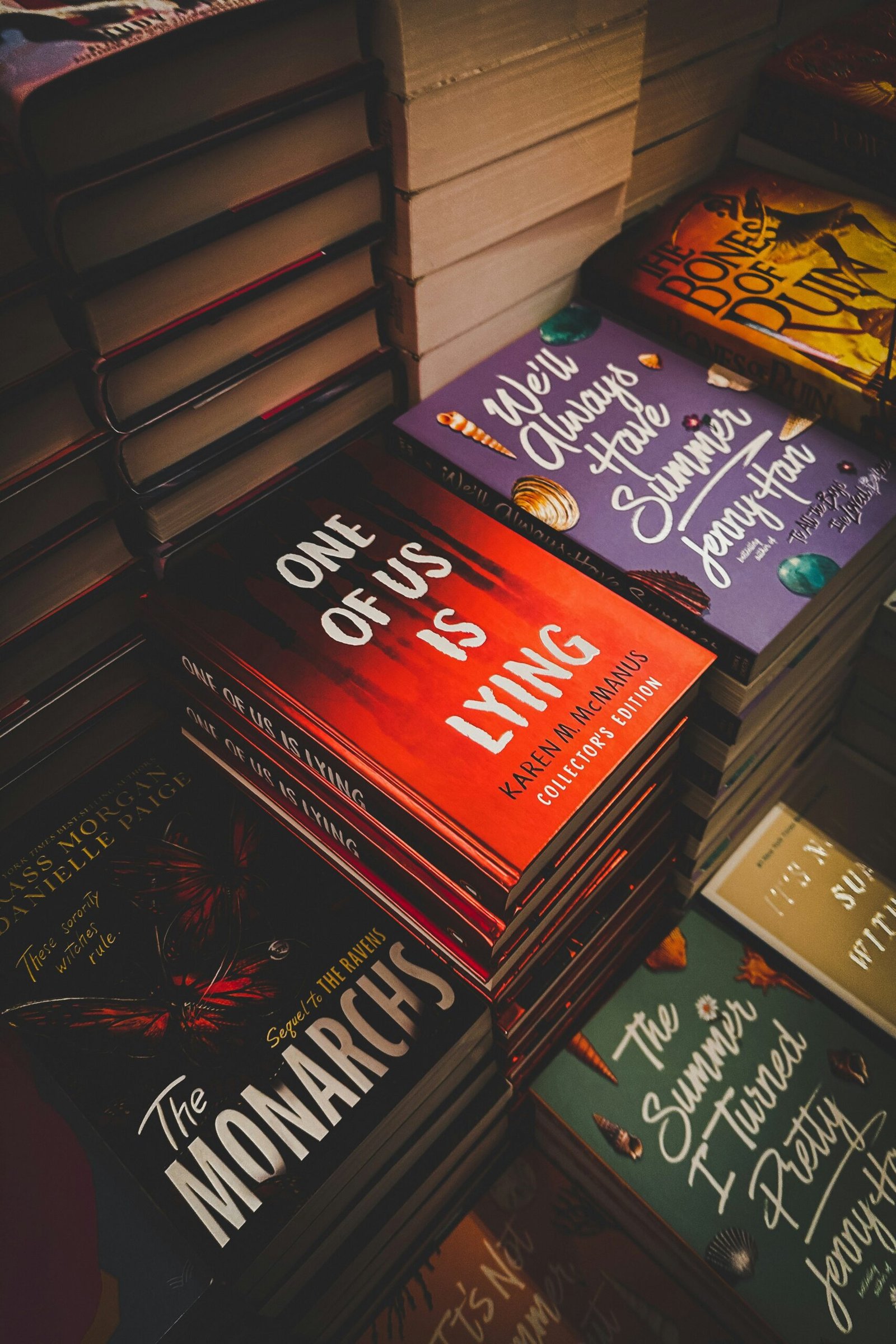 10 Buku yang Lagi Viral di BookTok: Temukan Bacaan Favoritmu