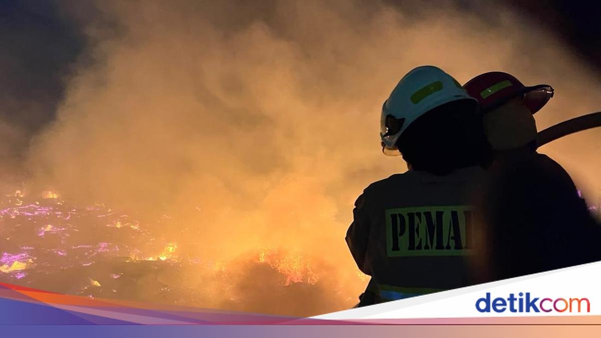 kebakaran-terjadi-di-rumah-warga-di-jalan-dermaga-ujung-pluit-jakarta-utara-dokistimewa-1787752095492_169.jpeg