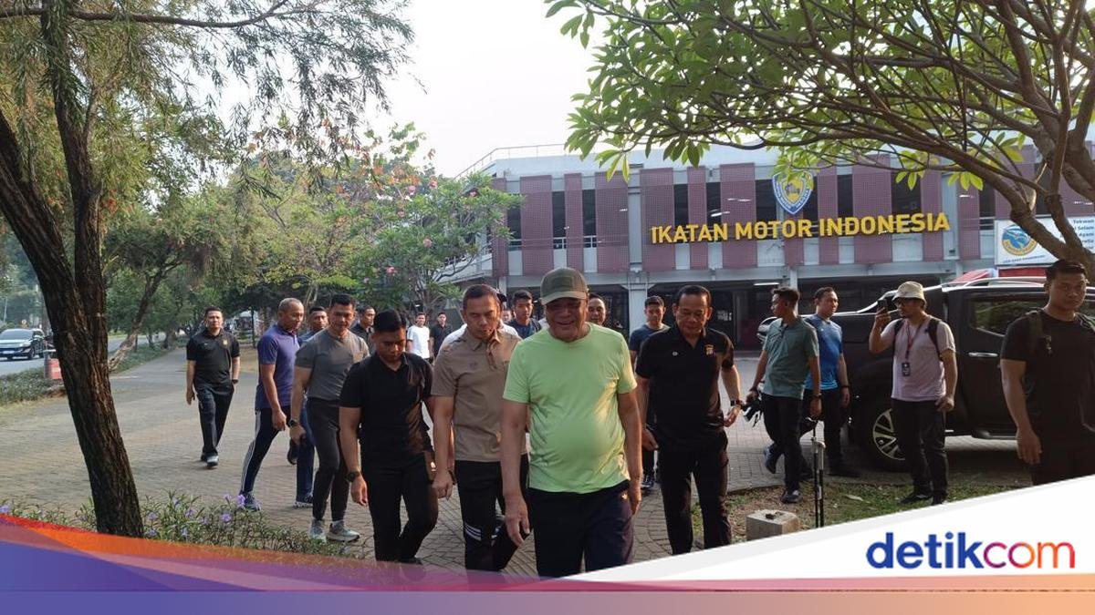 menko-polkam-kapolda-metro-dan-pangdam-jaya-olahraga-bareng-di-gelora-bung-karno-jakarta-hari-ini-rizkydetikcom-1787791453518_169.jpeg