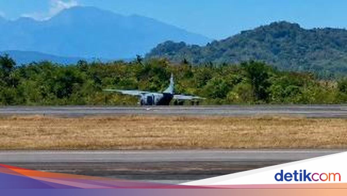sebuah-pesawat-diduga-cassa-milik-tni-tergelincir-di-kawasan-bandara-sultan-hasanuddin-dok-istimewa-1787635314875_169.jpeg